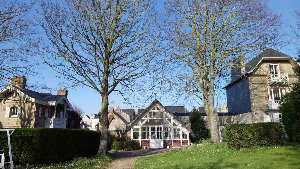Les Graves Villa Villerville Exteriör bild